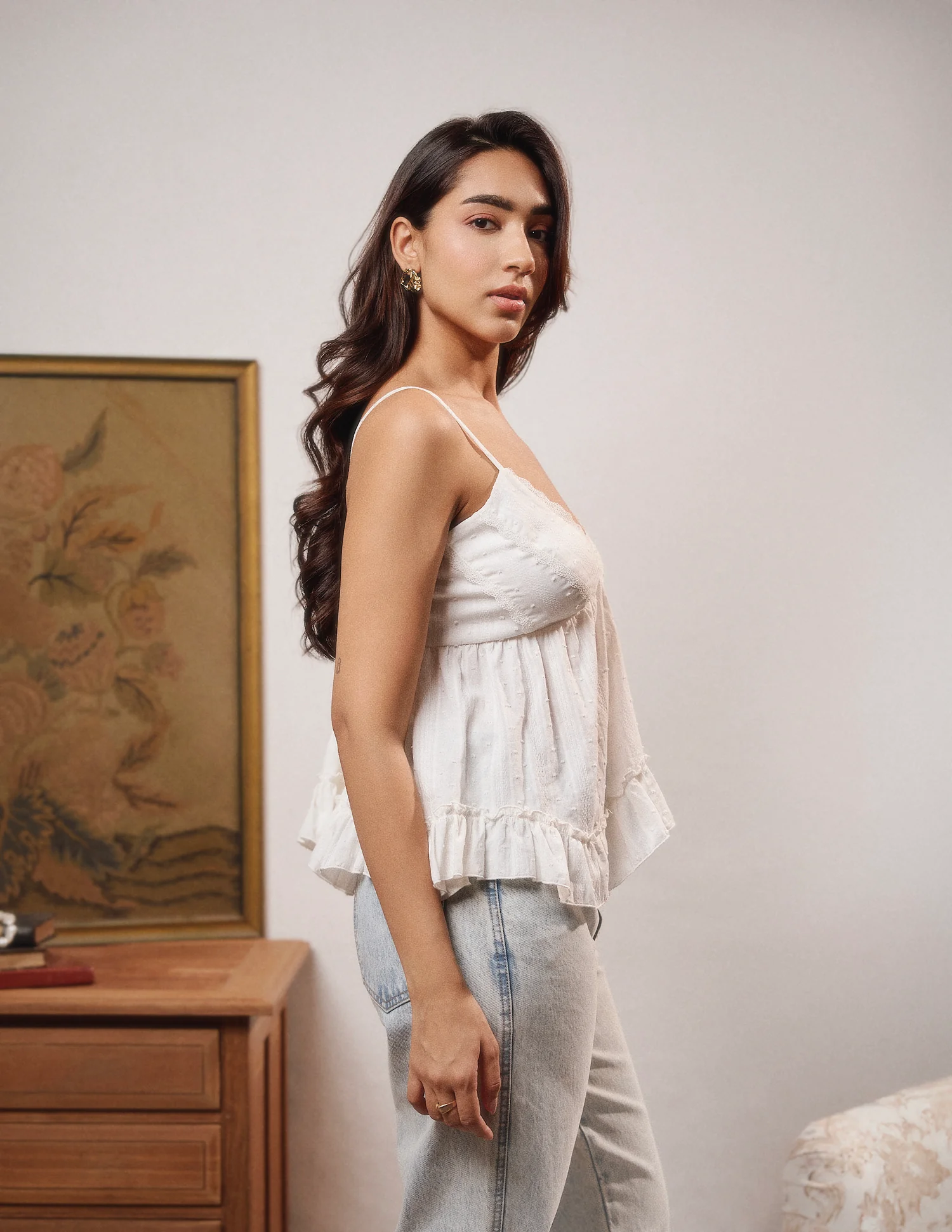 Asymetrical Hem Frill Detailed Sleevess Top - Image 3
