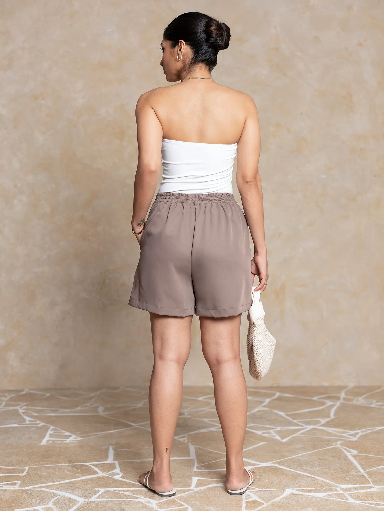 Back Elasticated Seam Detailed Loose Fit Short - Image 3
