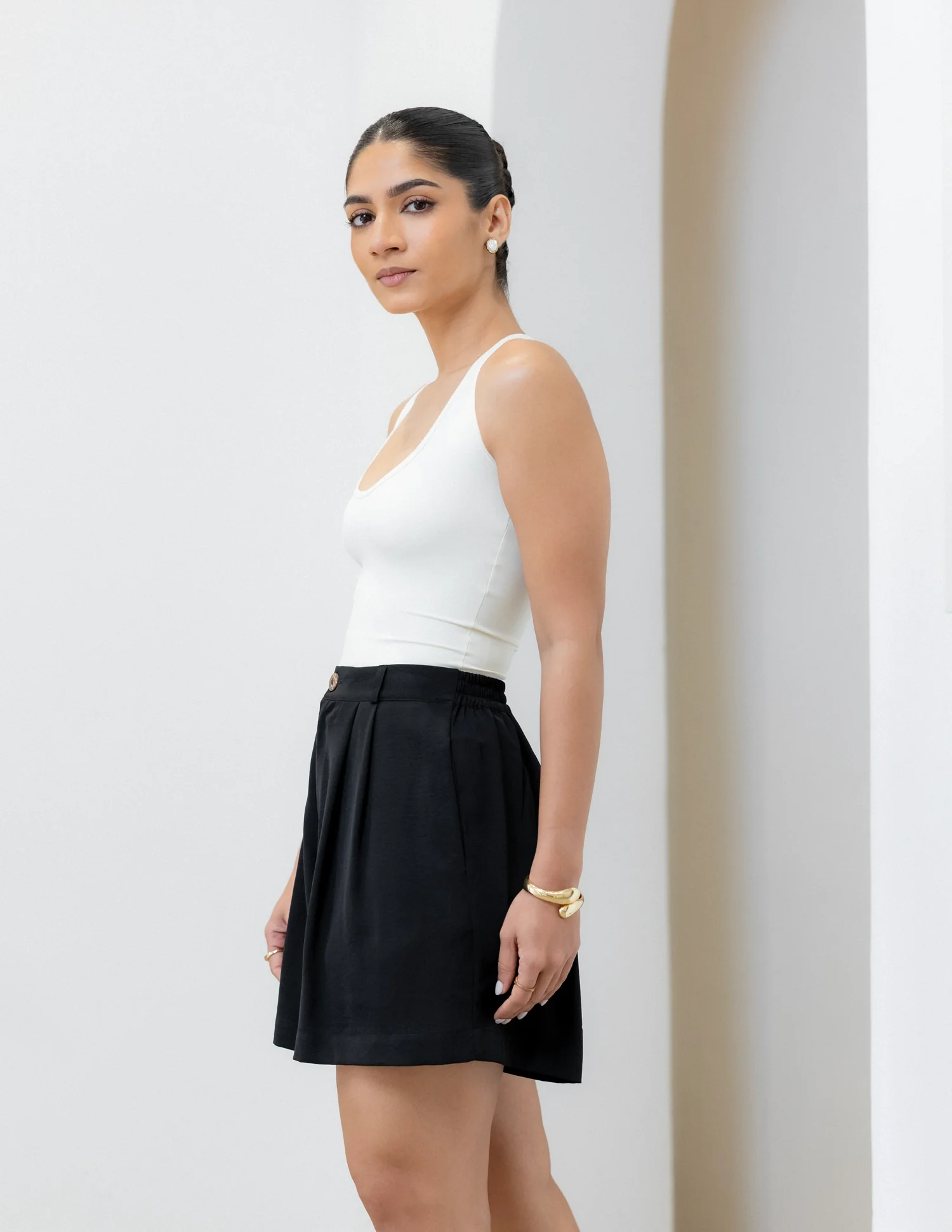 Back Elasticated Short - Image 3