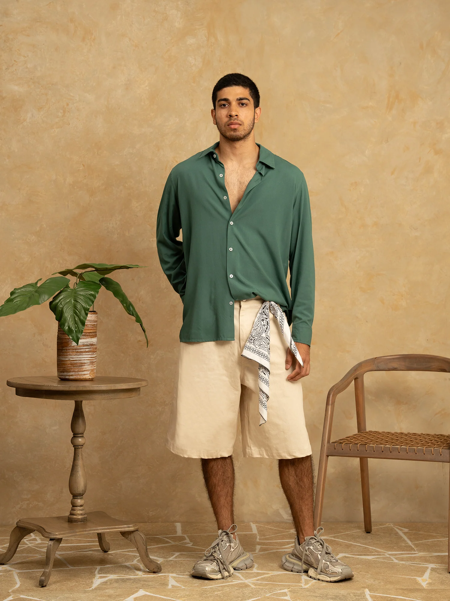 Basic regular collar shirt