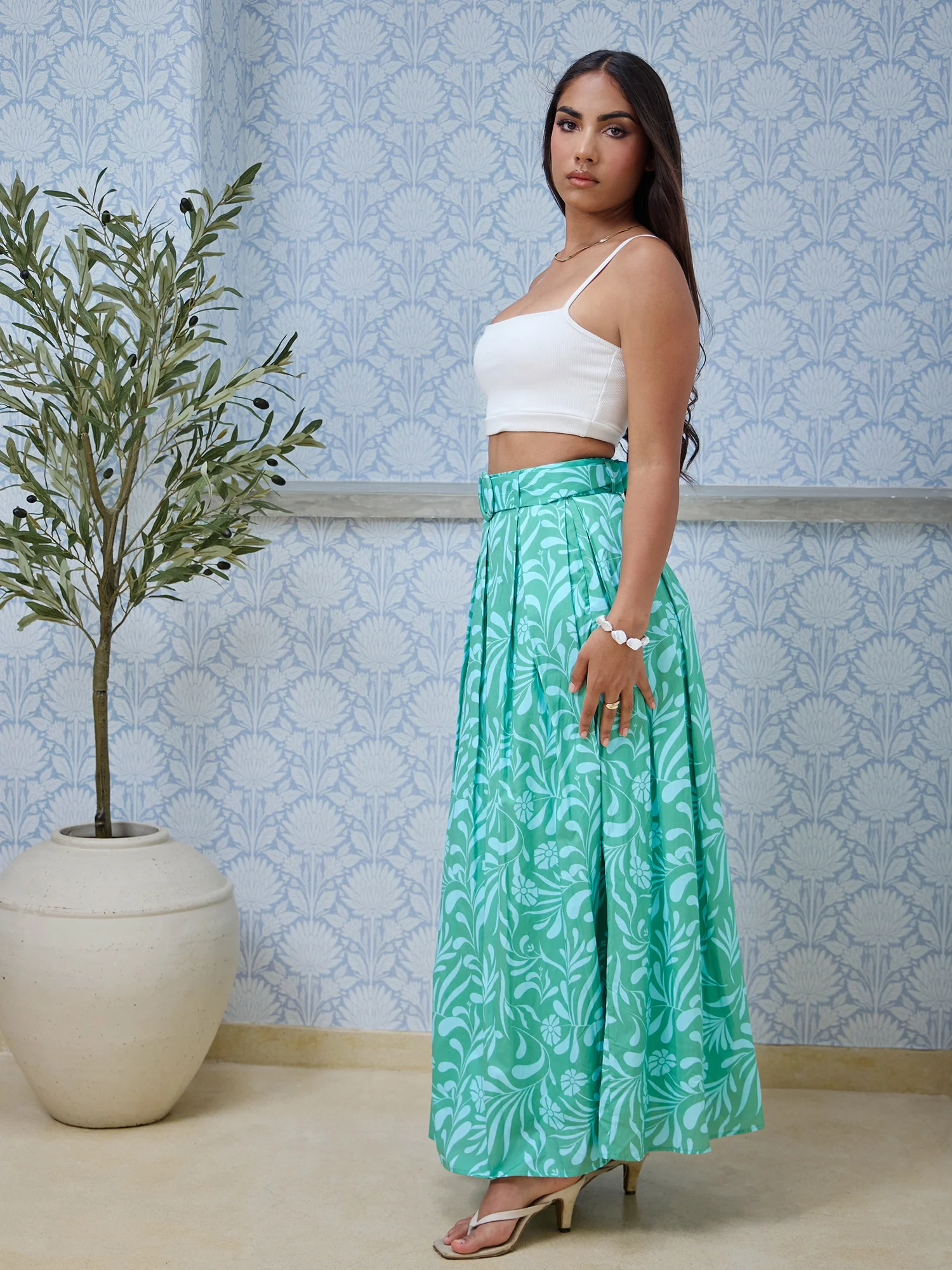 Buckle Detailed Pleated Printed Maxi Skirt - Image 4