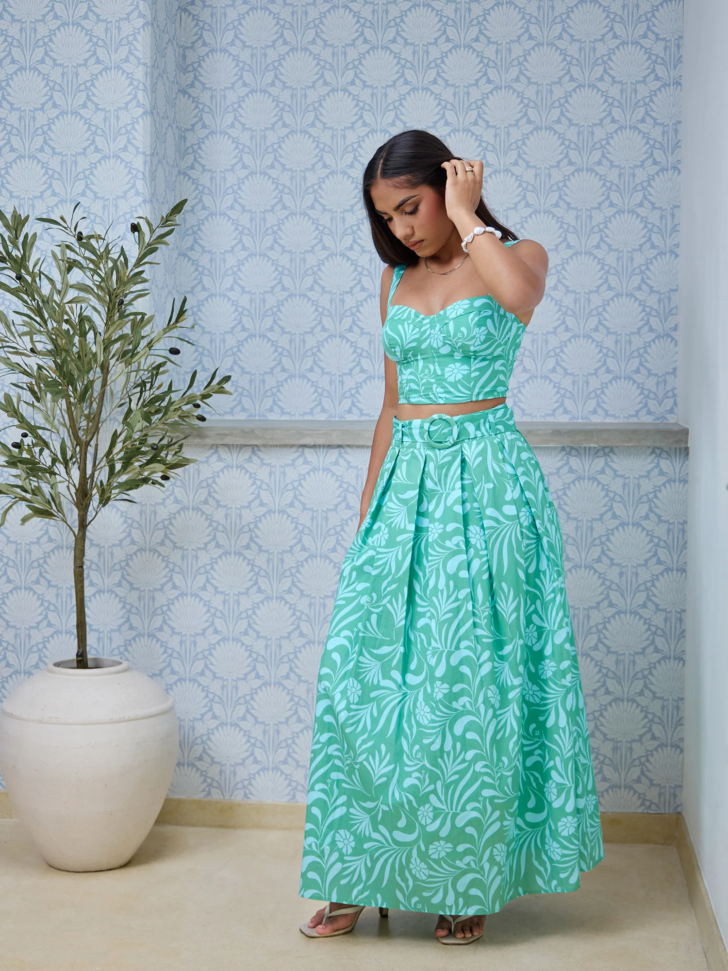 Buckle Detailed Pleated Printed Maxi Skirt - Image 5
