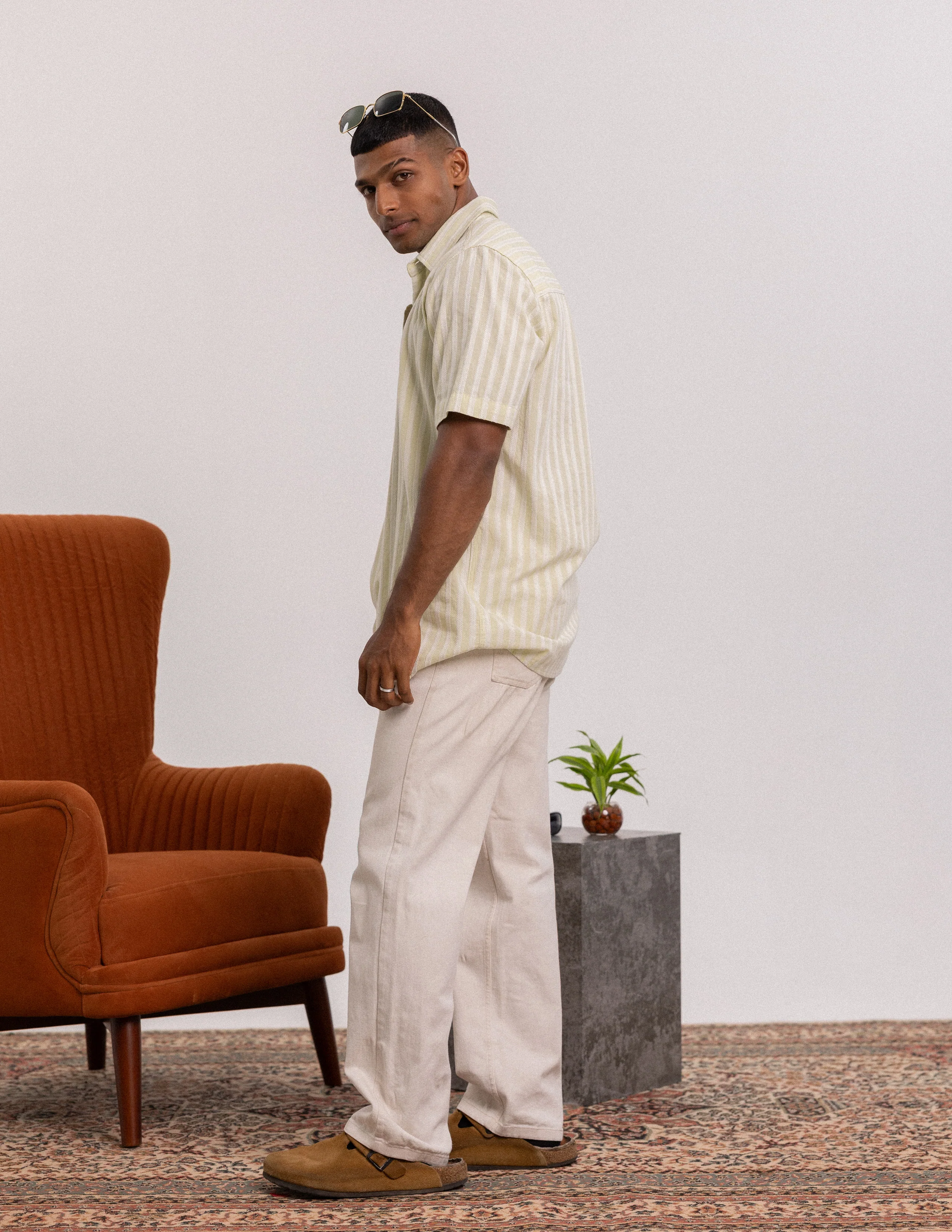 Center back loop detail short sleeve shirt - Image 3