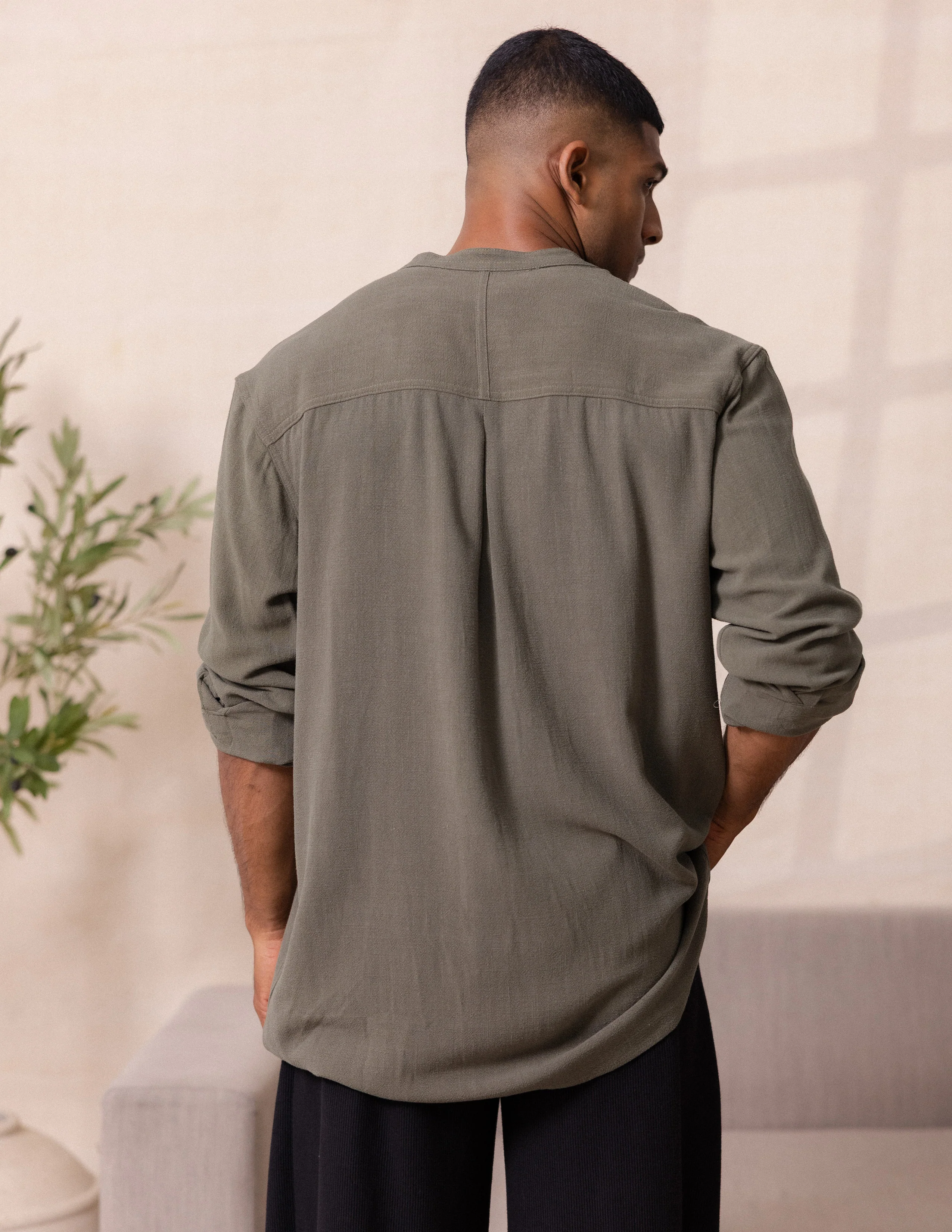 Chinese collar center back loop detail shirt - Image 5
