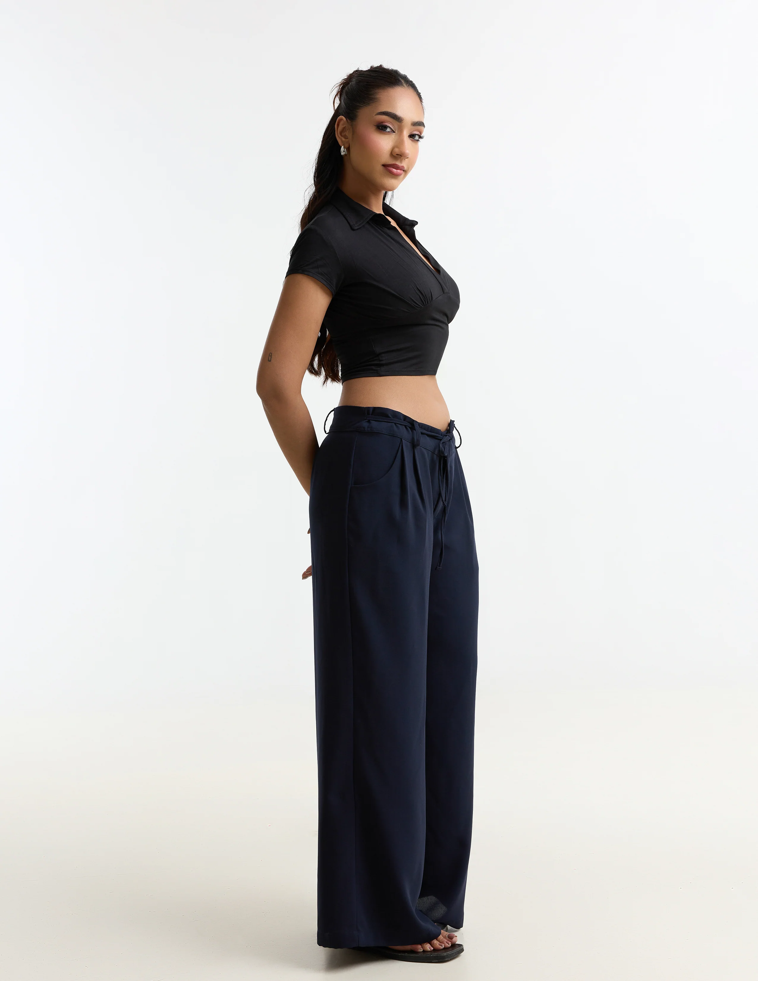 Collar Detailed Fitted Top - Image 3