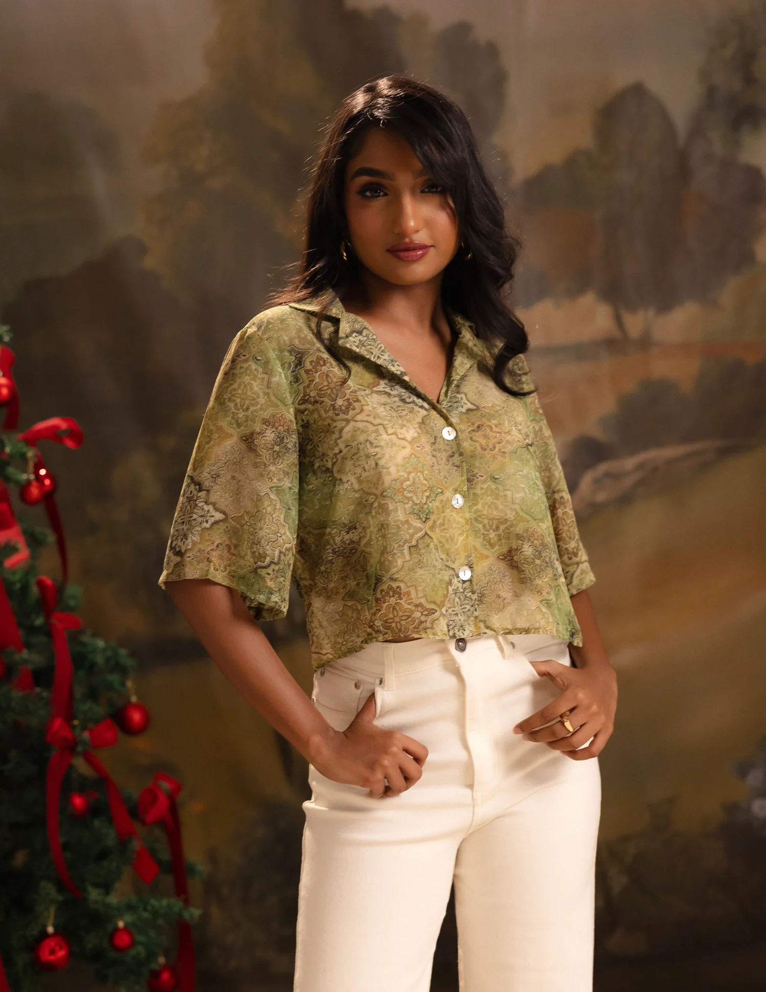 Collar Detailed Short Sleeved Cropped Top