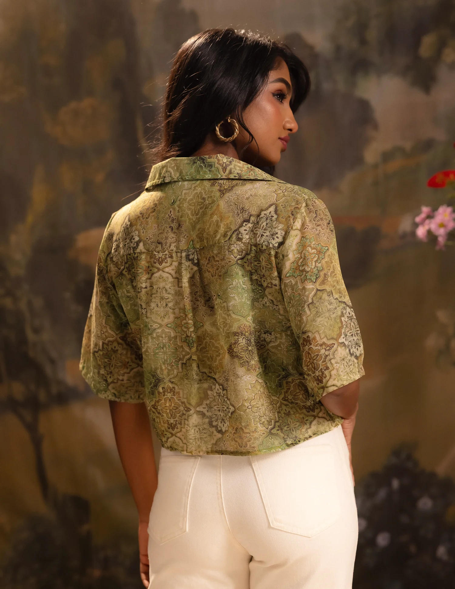 Collar Detailed Short Sleeved Cropped Top - Image 2