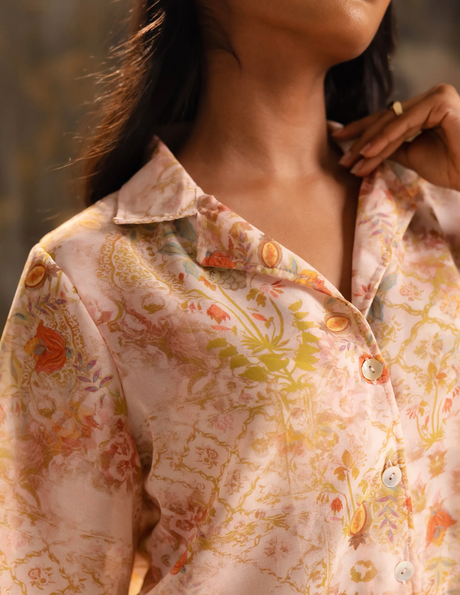 Collar Detailed Short Sleeved Cropped Top - Image 2