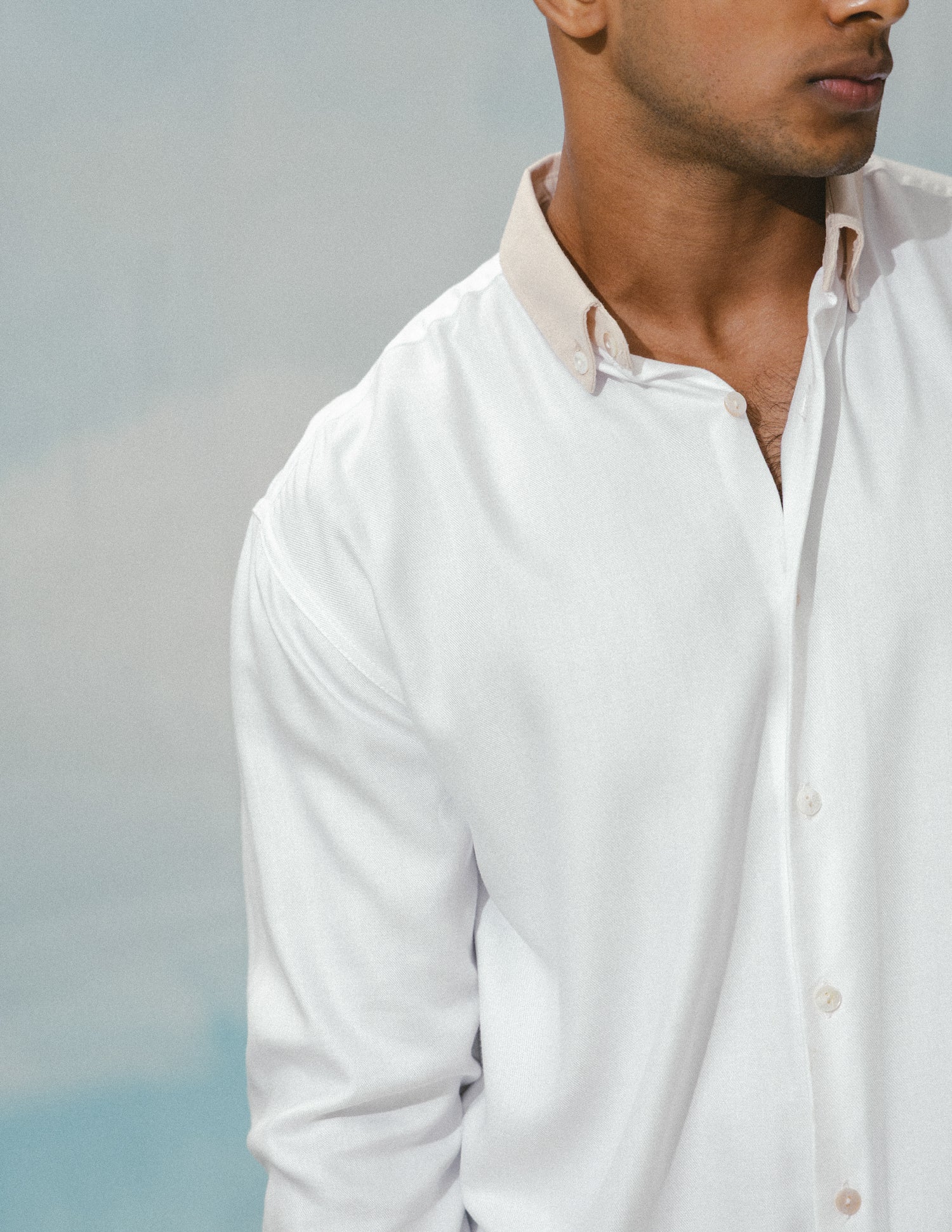 Contrast collar detailed shirt - Image 2