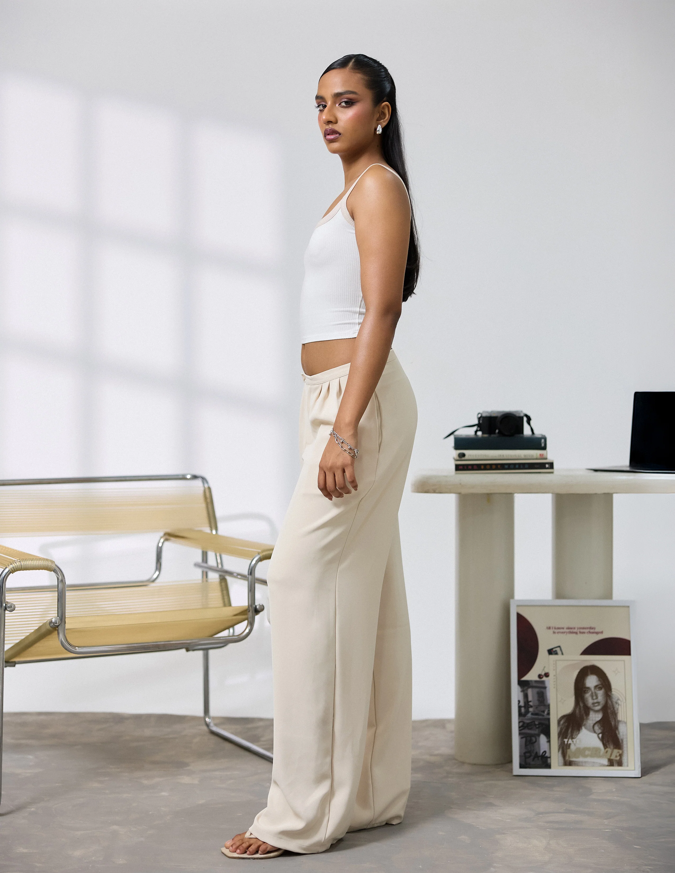 Contrast Piping Detailed Sleeveless Top - Image 3