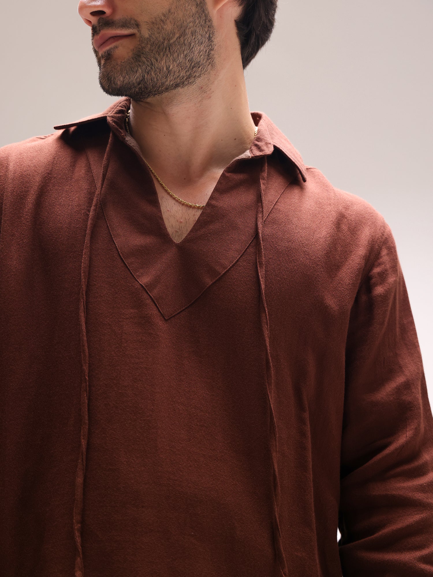Deep v-neck detailed soft cotton shirt - Image 5