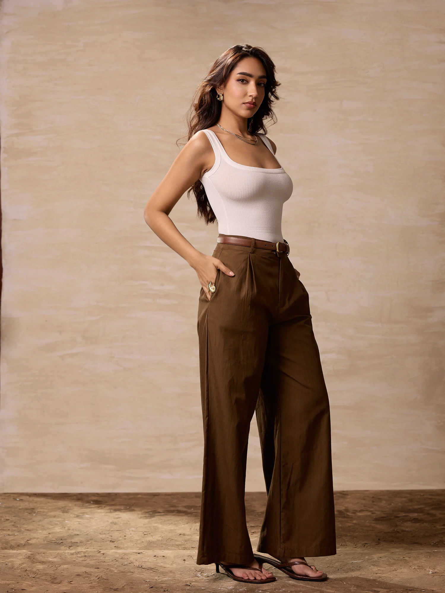 Front Pleated Wide Leg Pant - Image 4