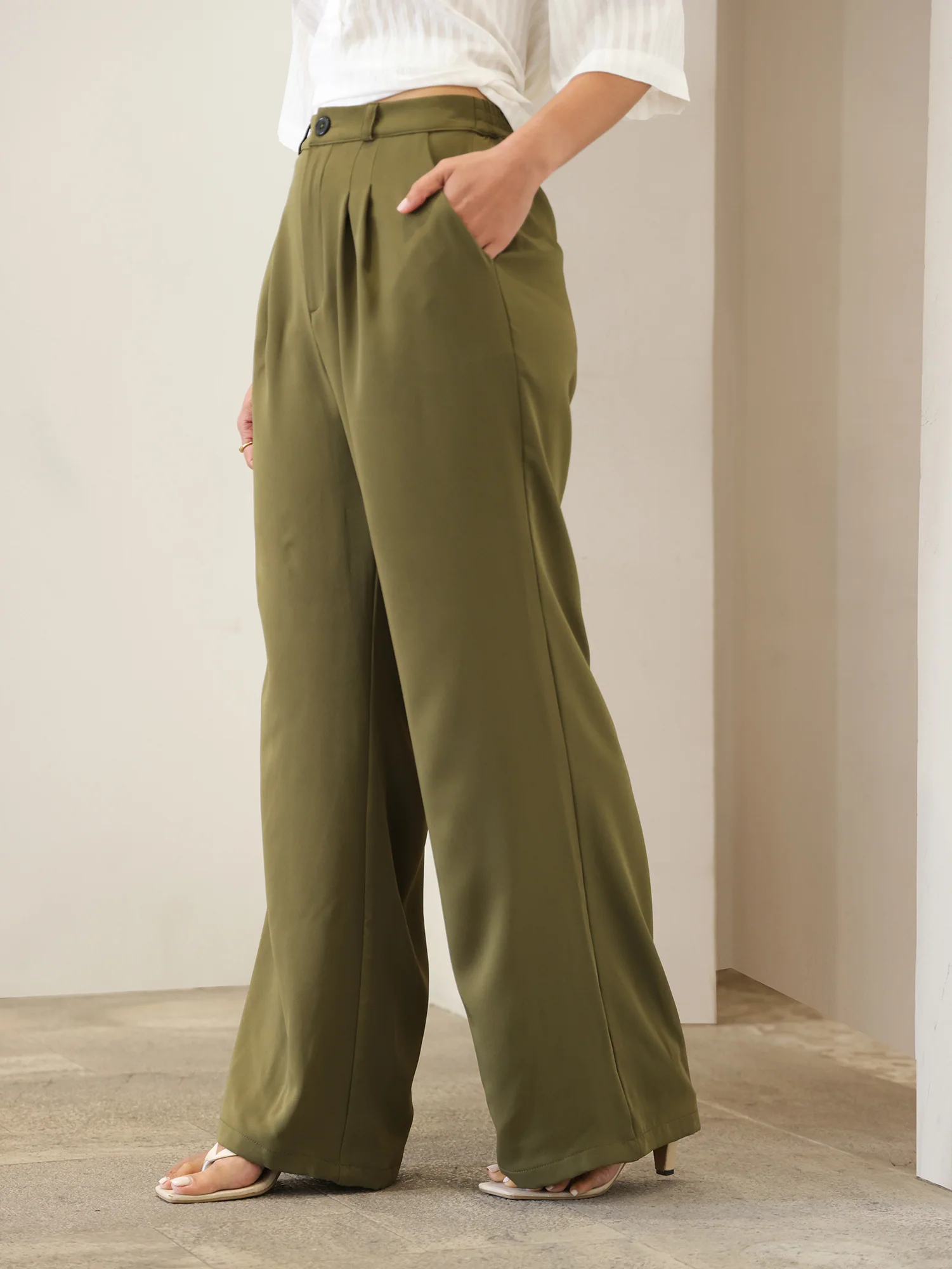 Front Pleated Wide Leg Pant - Image 3