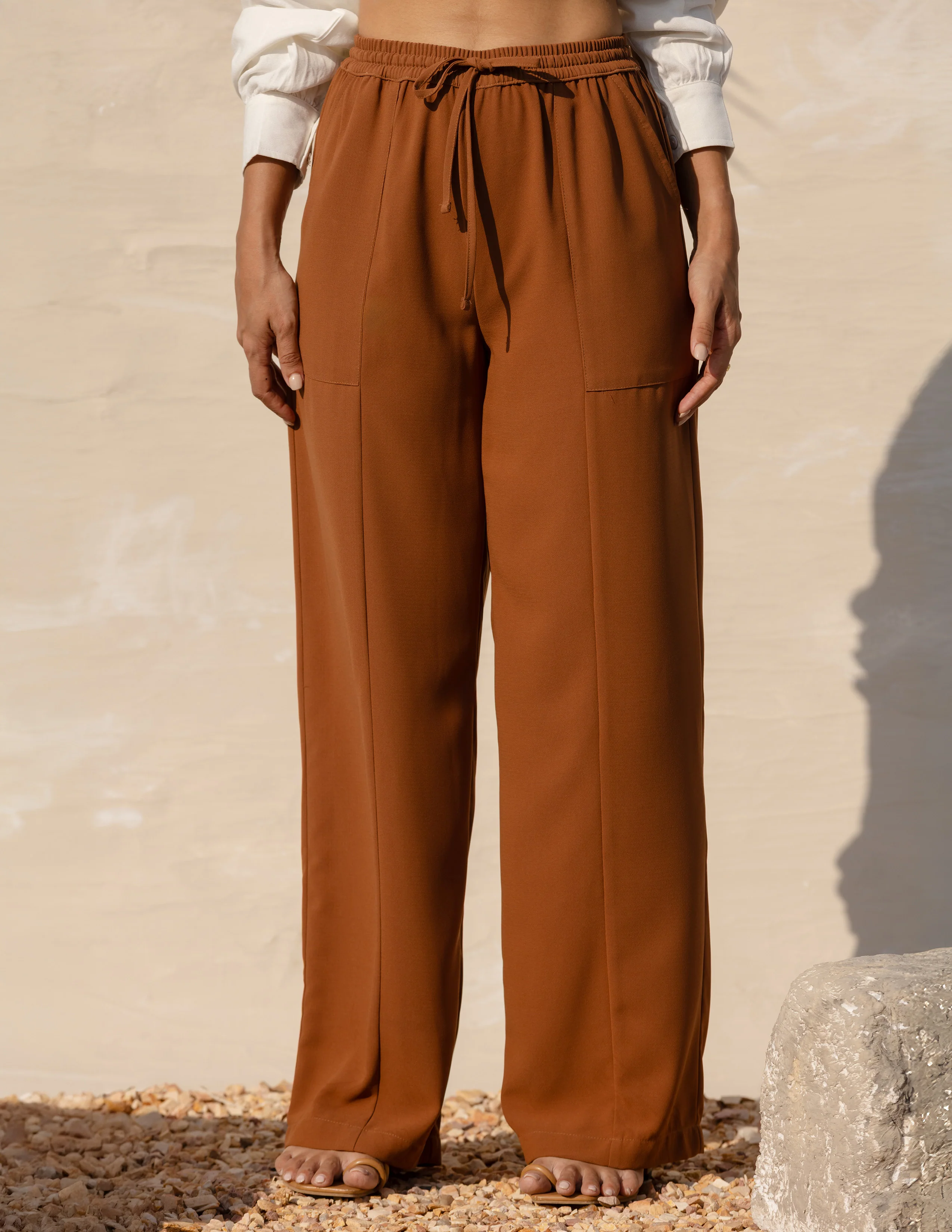 Front Seam Detailed Drawstring Pant - Image 3