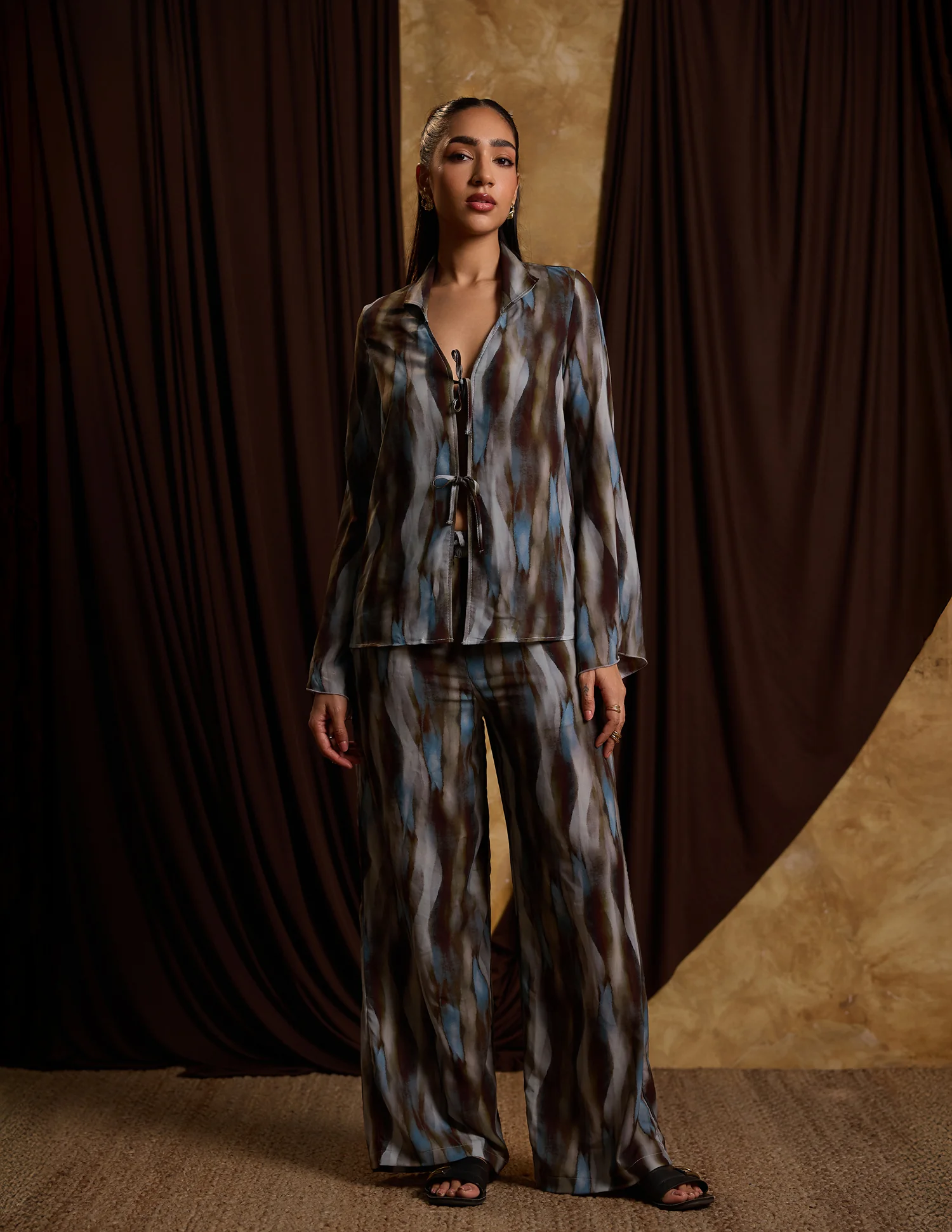 Front Tie Up Long Sleeved Printed Top - Image 4