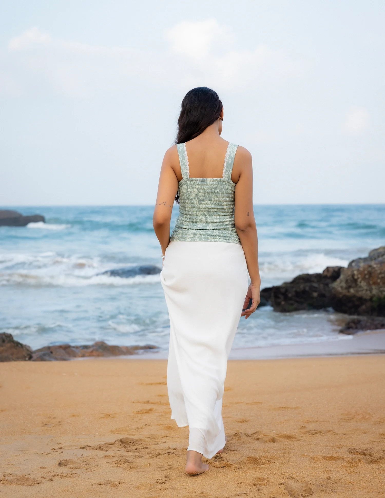 Lace Detailed Back Smocking Printed Top - Image 2