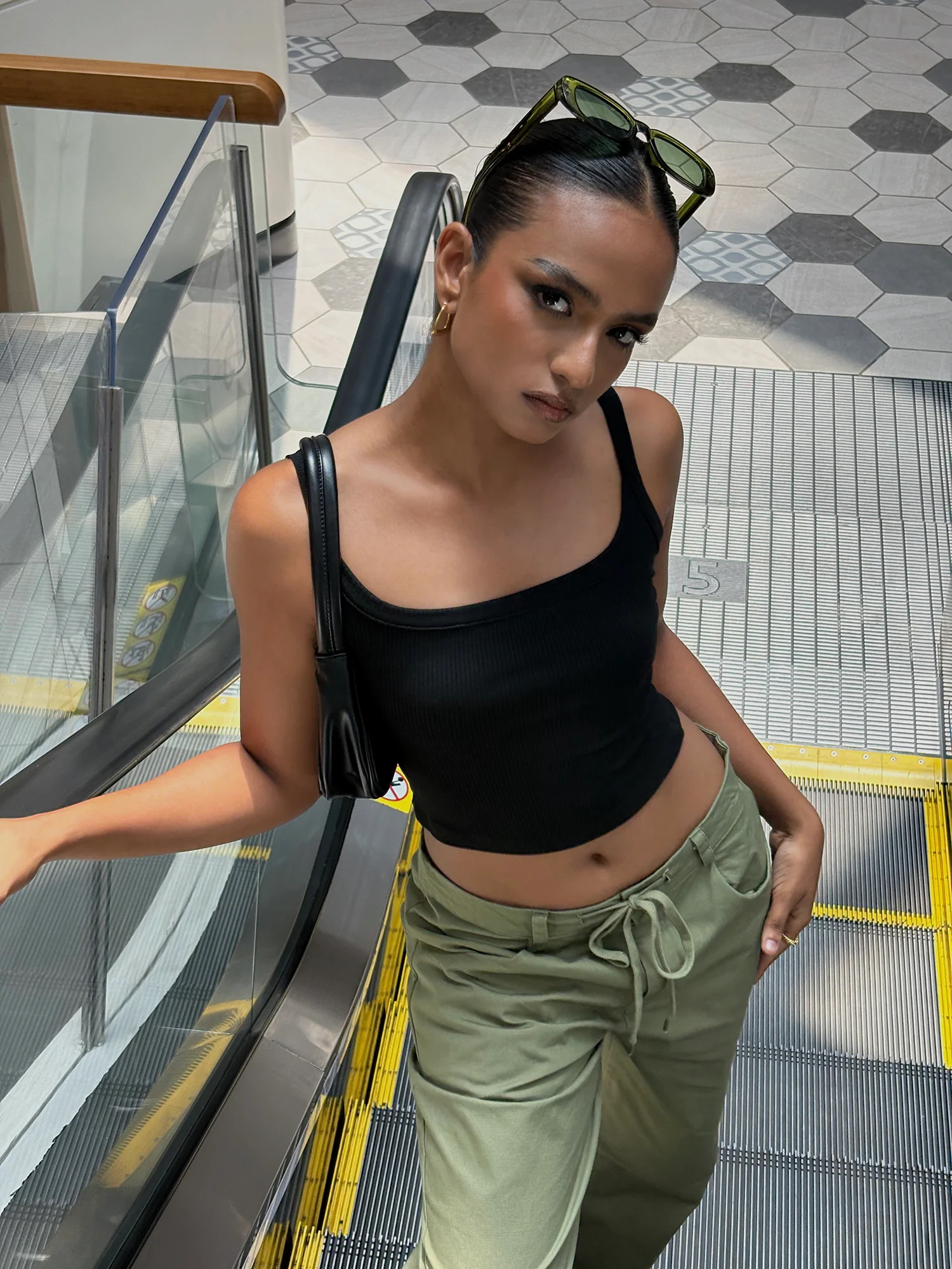 Low Waist Pocket Detailed Wide Leg Pant - Image 4