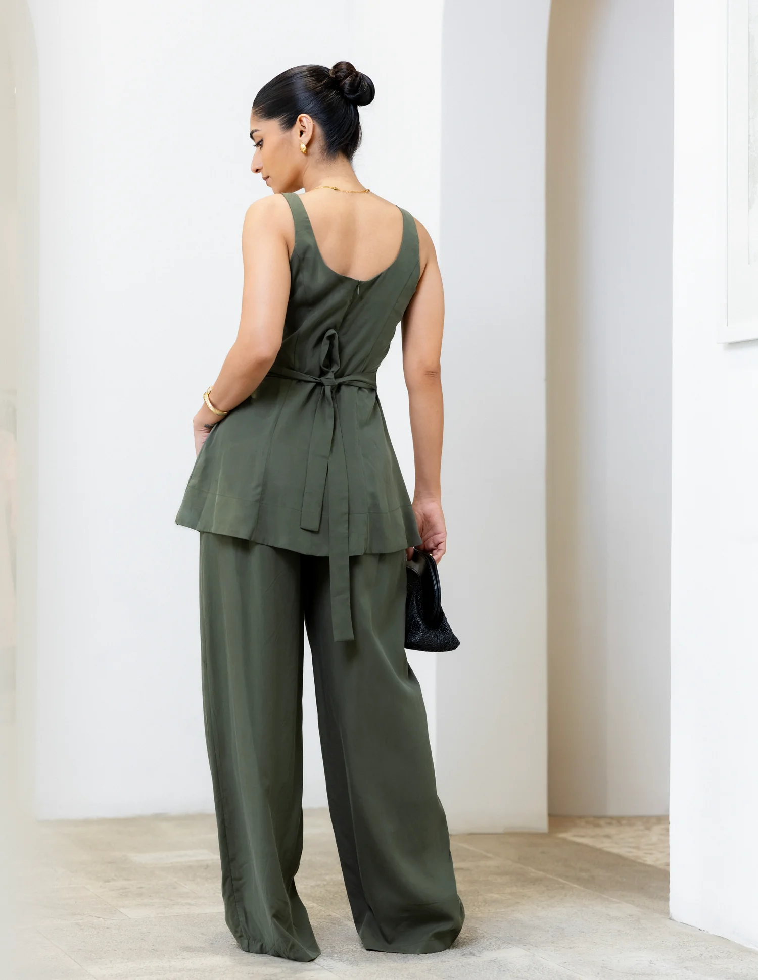 Round Neck Sleeveless Top - Image 2