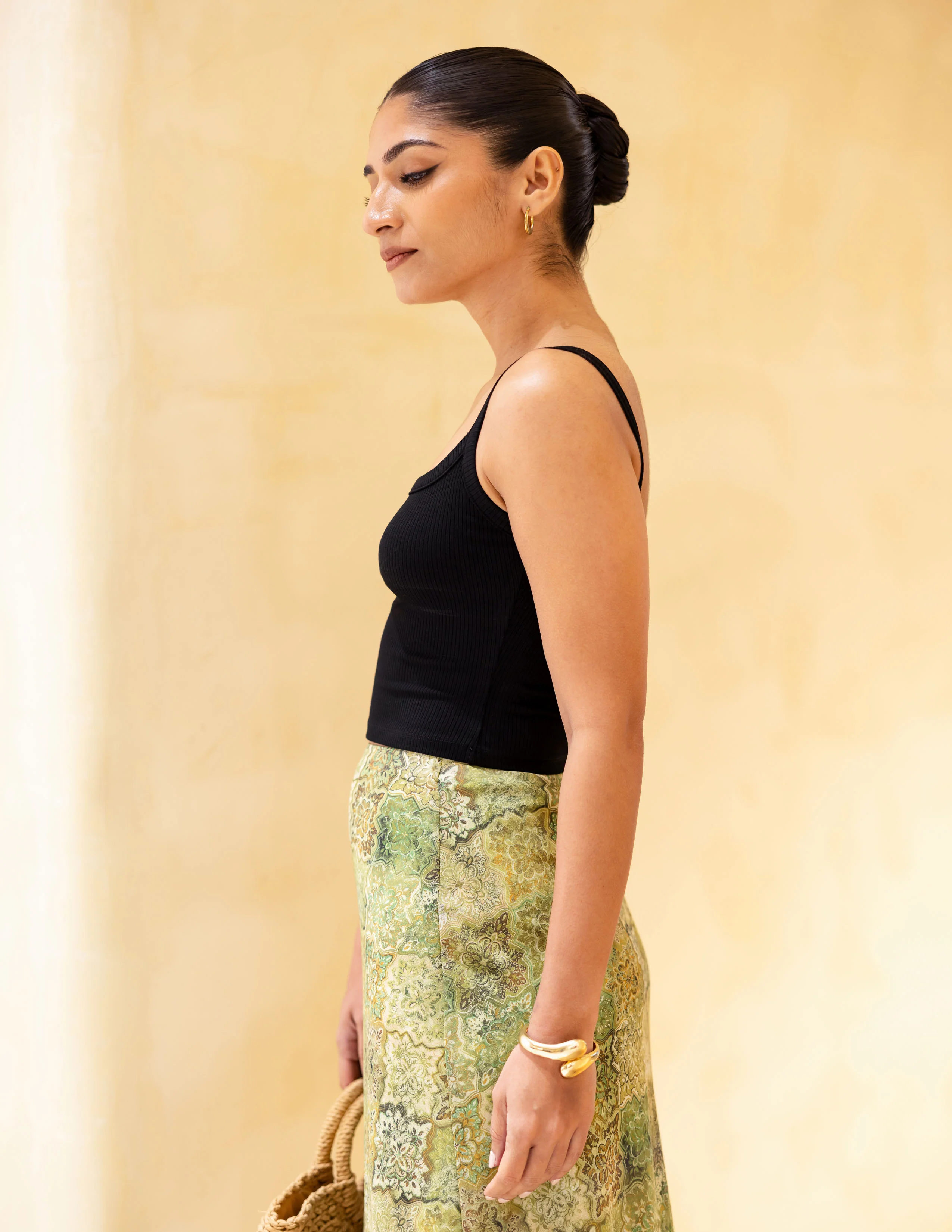 Scoop Neck Sleeveless Fitted Top - Image 4